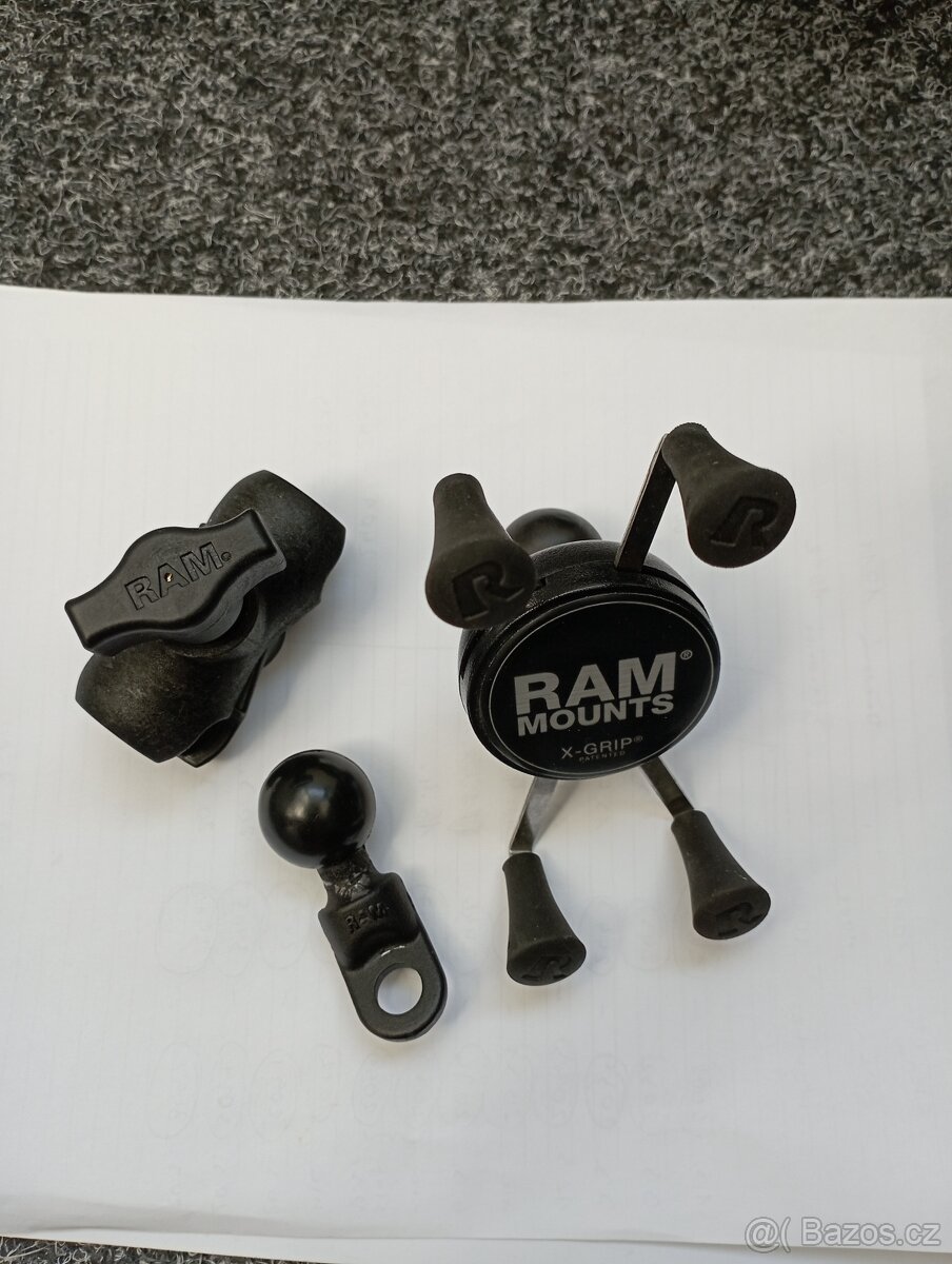 RAM Držák mobilu na motorku
