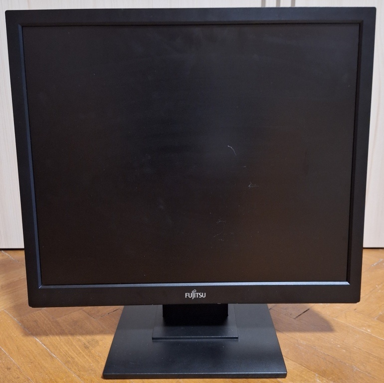 Prodám monitory Fujitsu, 2x MaxData, DELL