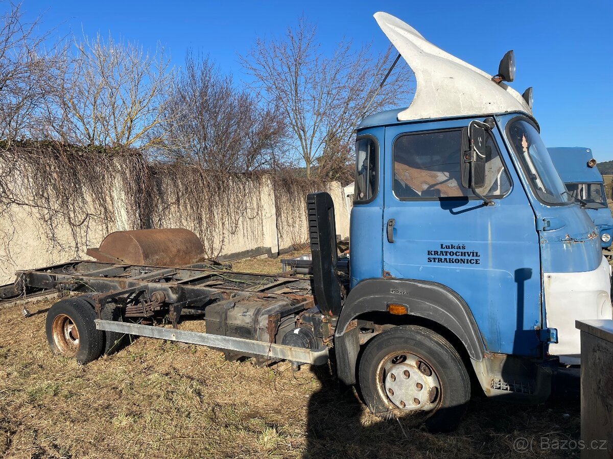 Avie s motorem a rámem