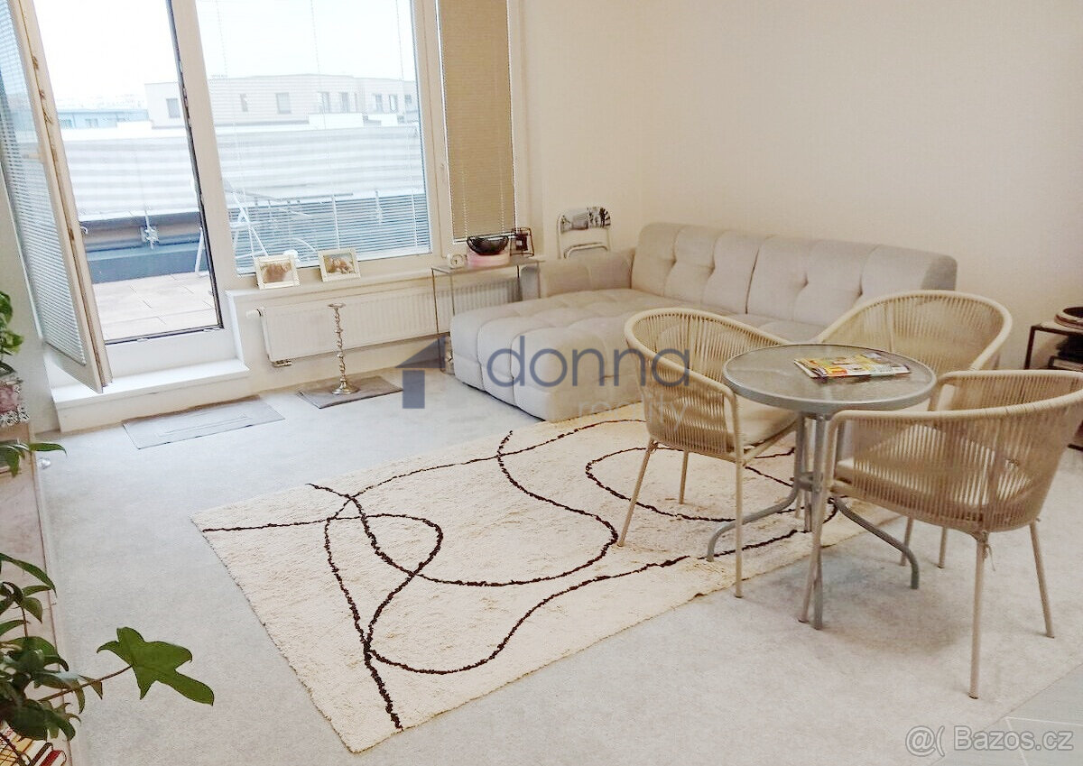 Pronájem bytu 2+kk, 56m2 + terasa a lodžie, ul. Zakšínská, P