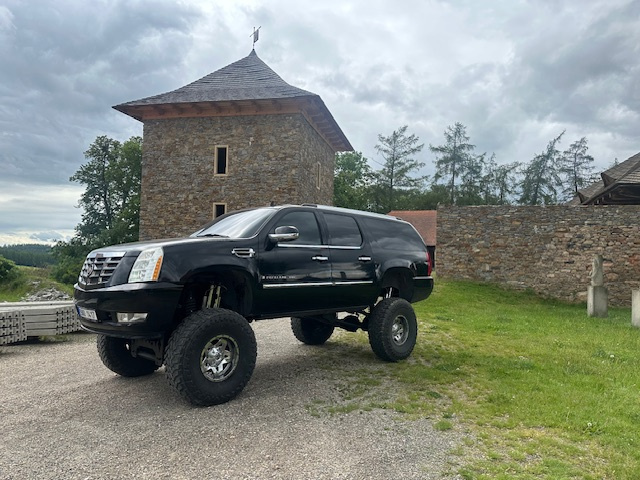 Cadillac Escalade ESV podvozek FTS i na splátky každému