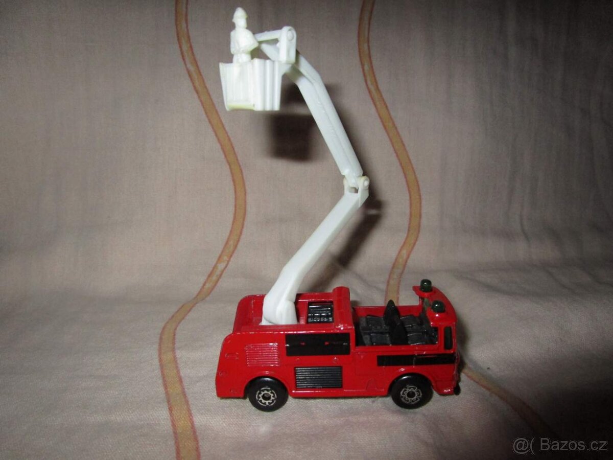 Model nákladního hasičského vozidla Snorkel MATCHBOX 1981