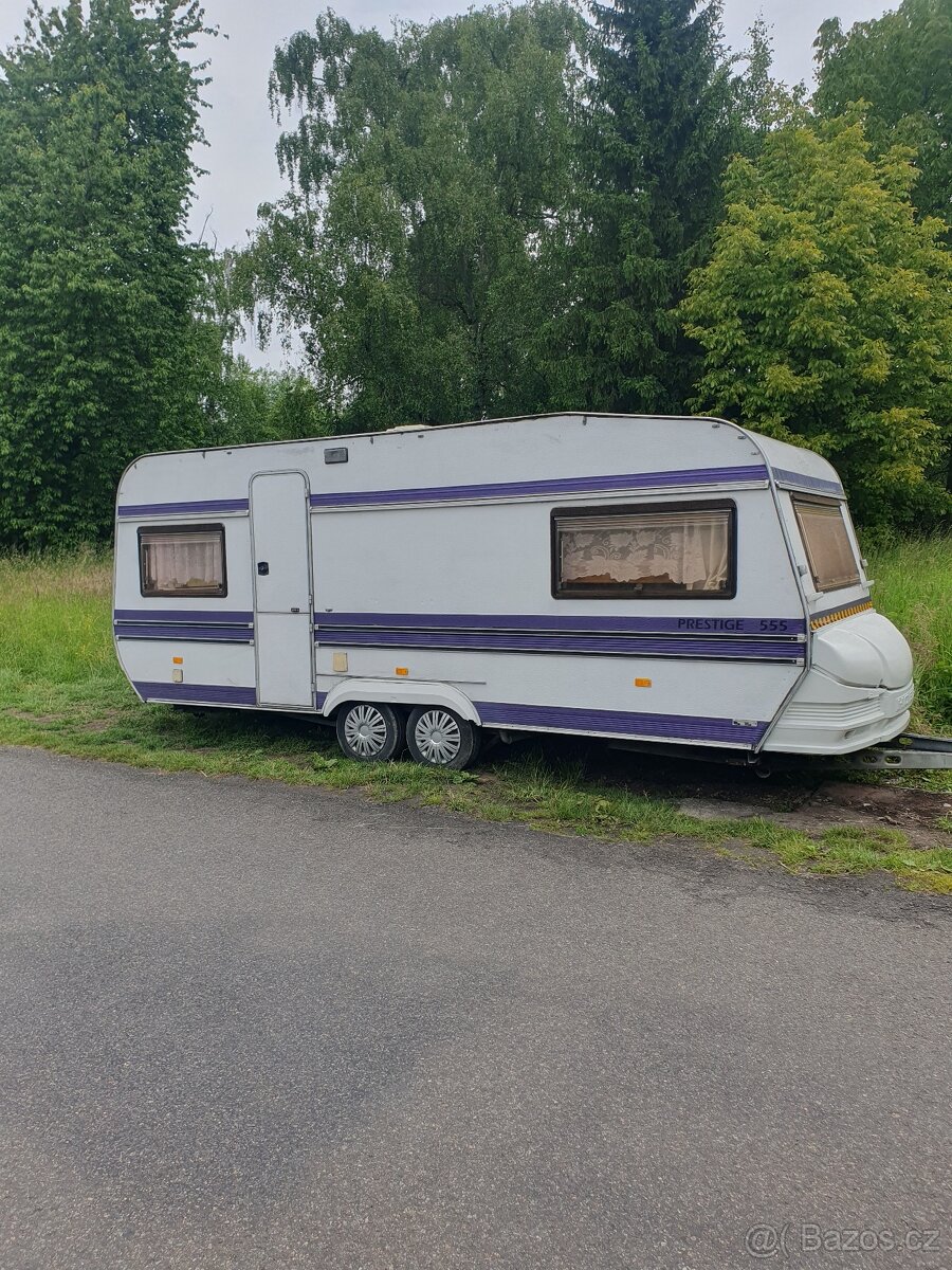 Karavan na pevné stání