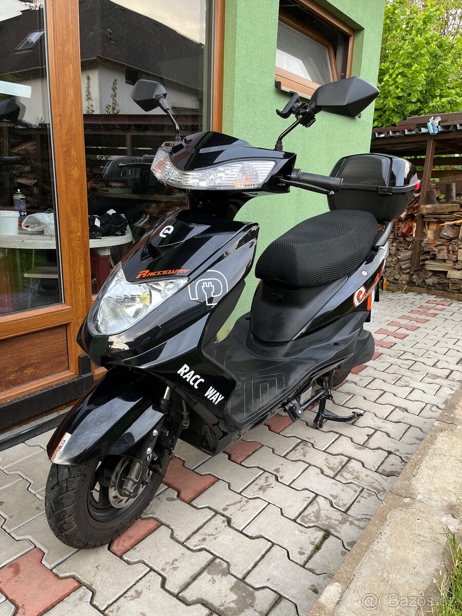 Elektroskútr RACCEWAY CITY21