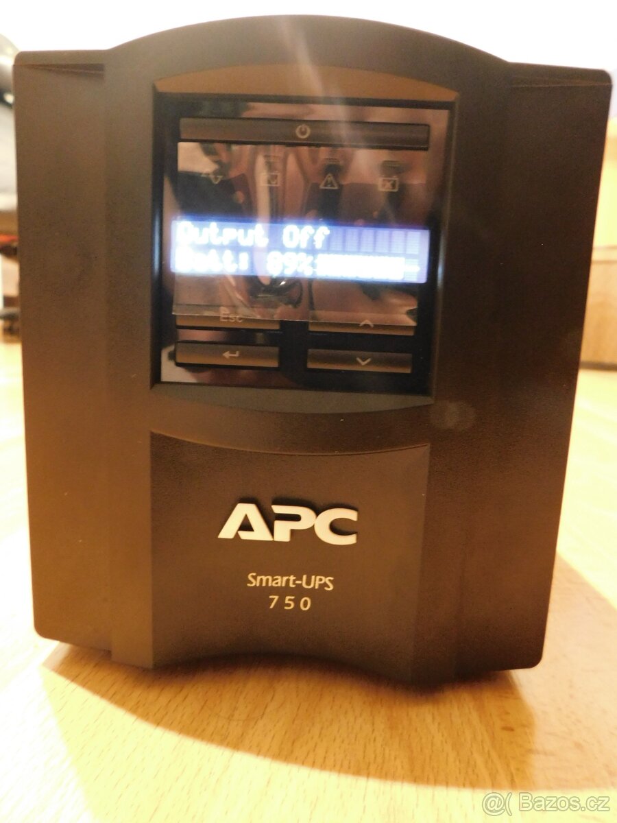 Záložní zdroj APC Smart-UPS SMT750IC