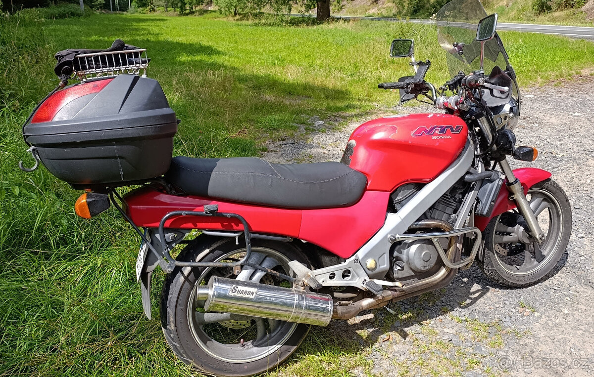 Honda NTV650 Revare