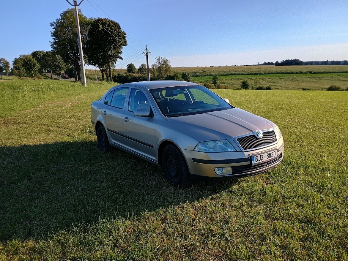Škoda Octavia II sedan