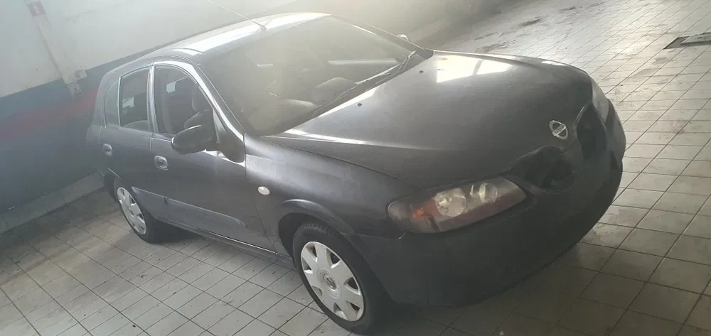 Nissan Almera Angličan