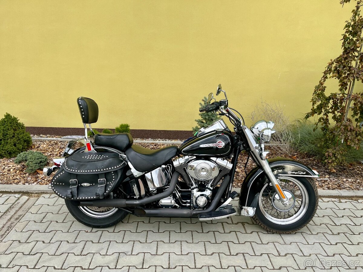 Harley Davidson FLSTCI Heritage Softail Classic.