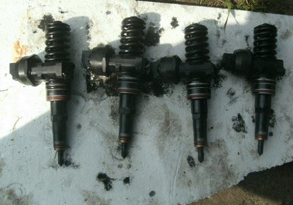 Vstřikovače 038130073AL 1.9Tdi Bosch plně funkční