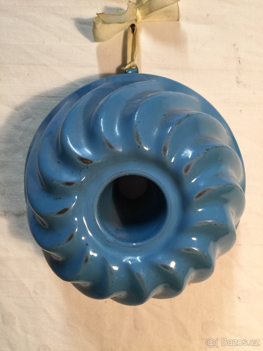 smaltovaná modrá bábovka