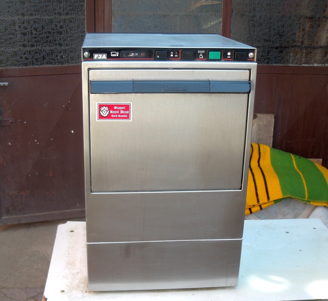 Myčka. Výrobník ledu.