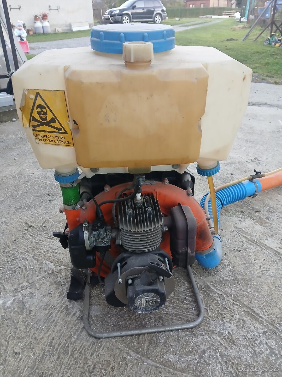 Motorový postřikovač