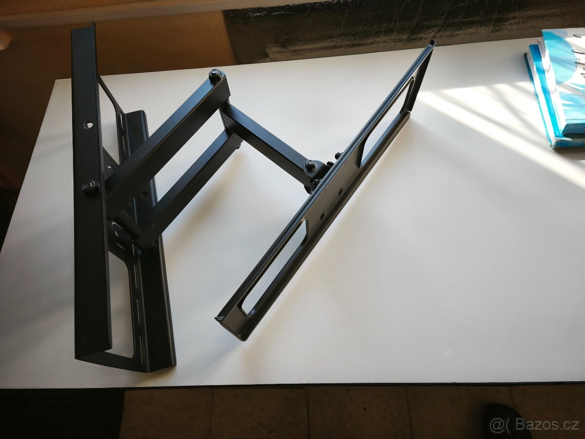 Držák na TV - výsuvný, velmi pevný
