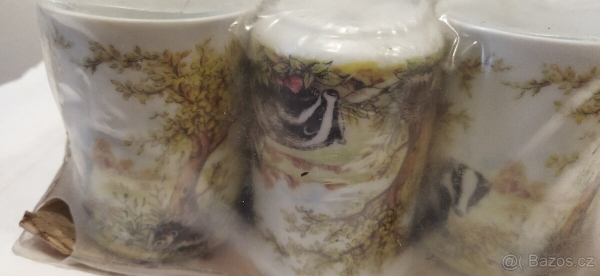 Sady hrníčků po babičce, nález z půdy.