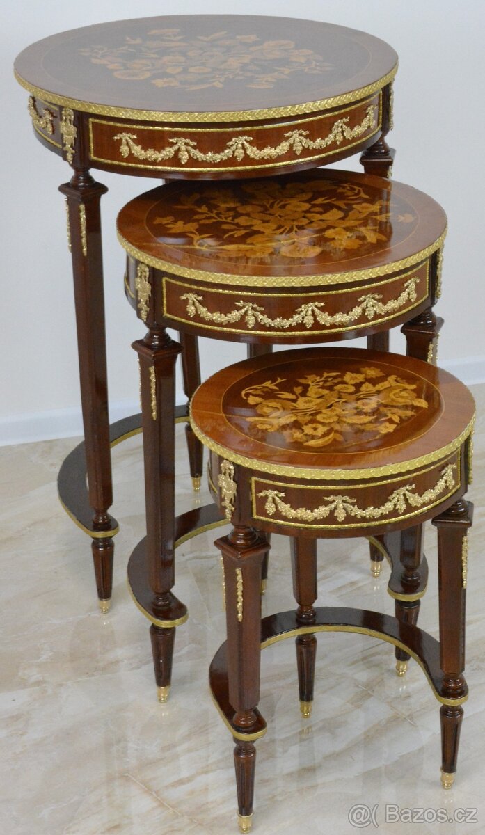 Zámecké intarzované stolečky - set