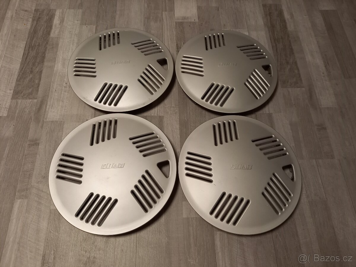 Poklice, kryty kol Fiat Tipo 1990