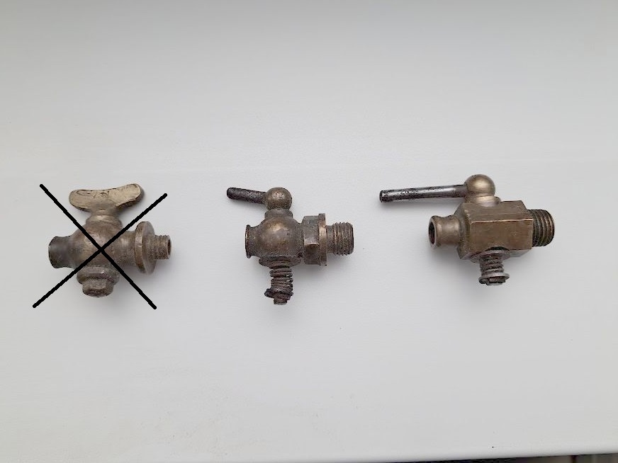 Kohouty k chladiči, motoru atd.