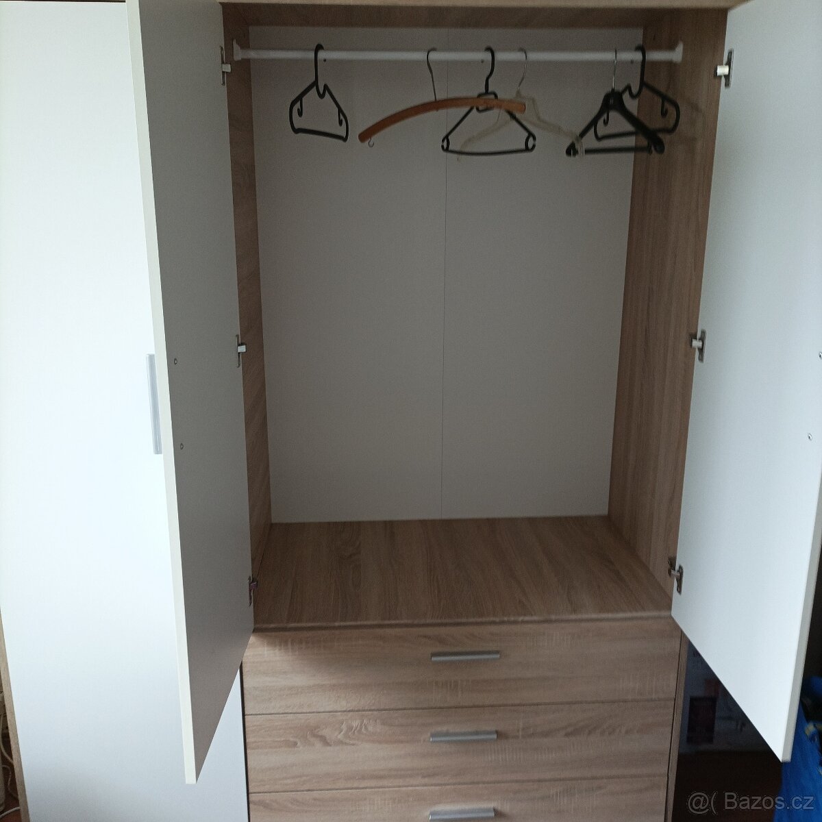 Šatní skříň JYSK