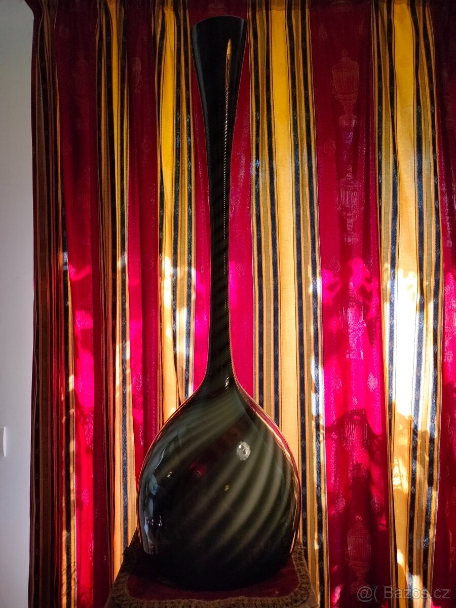 Vysoká umelecká váza České dvojfarebne viacvrstvove sklo