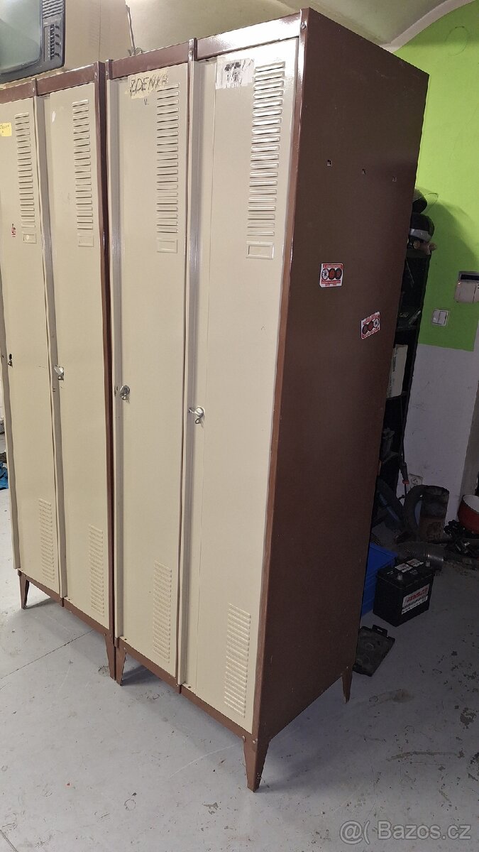 Plechové šatní/dílenské skříně