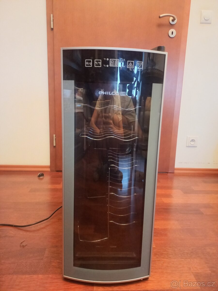 Lednice na víno značky Philco