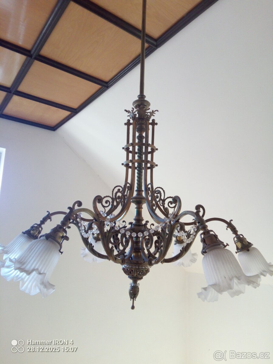 Zámecký lustr