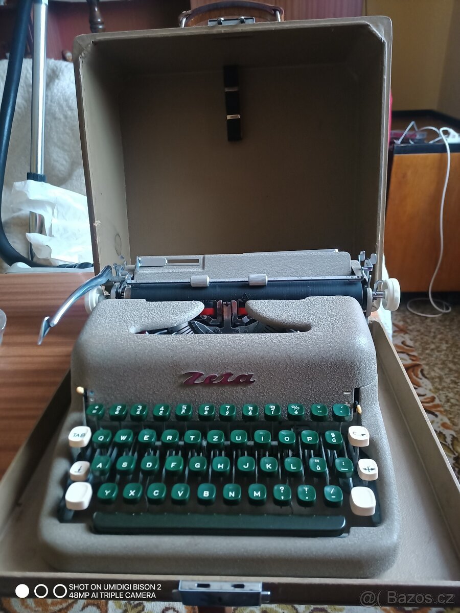Kufříkový psací stroj ZETA