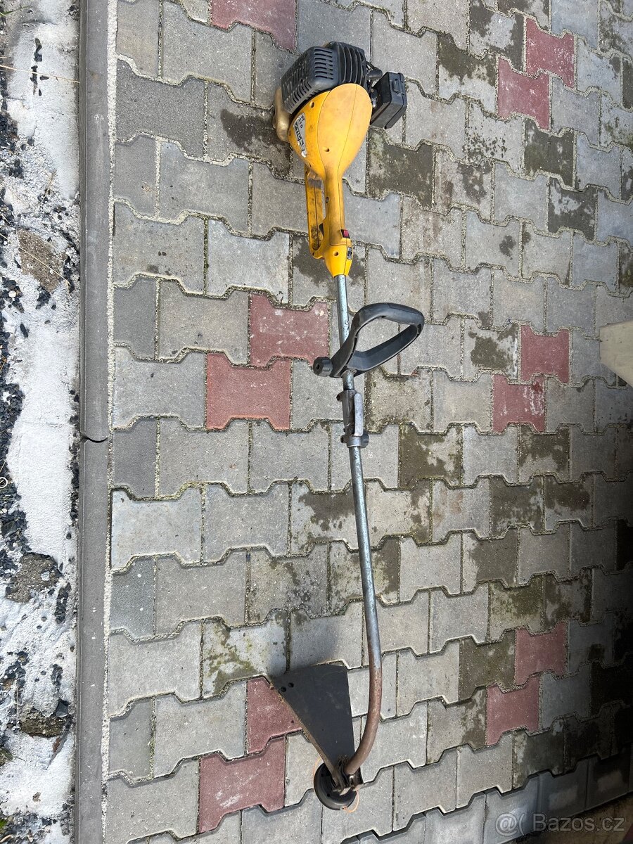 Vyžínač Stiga ST 210