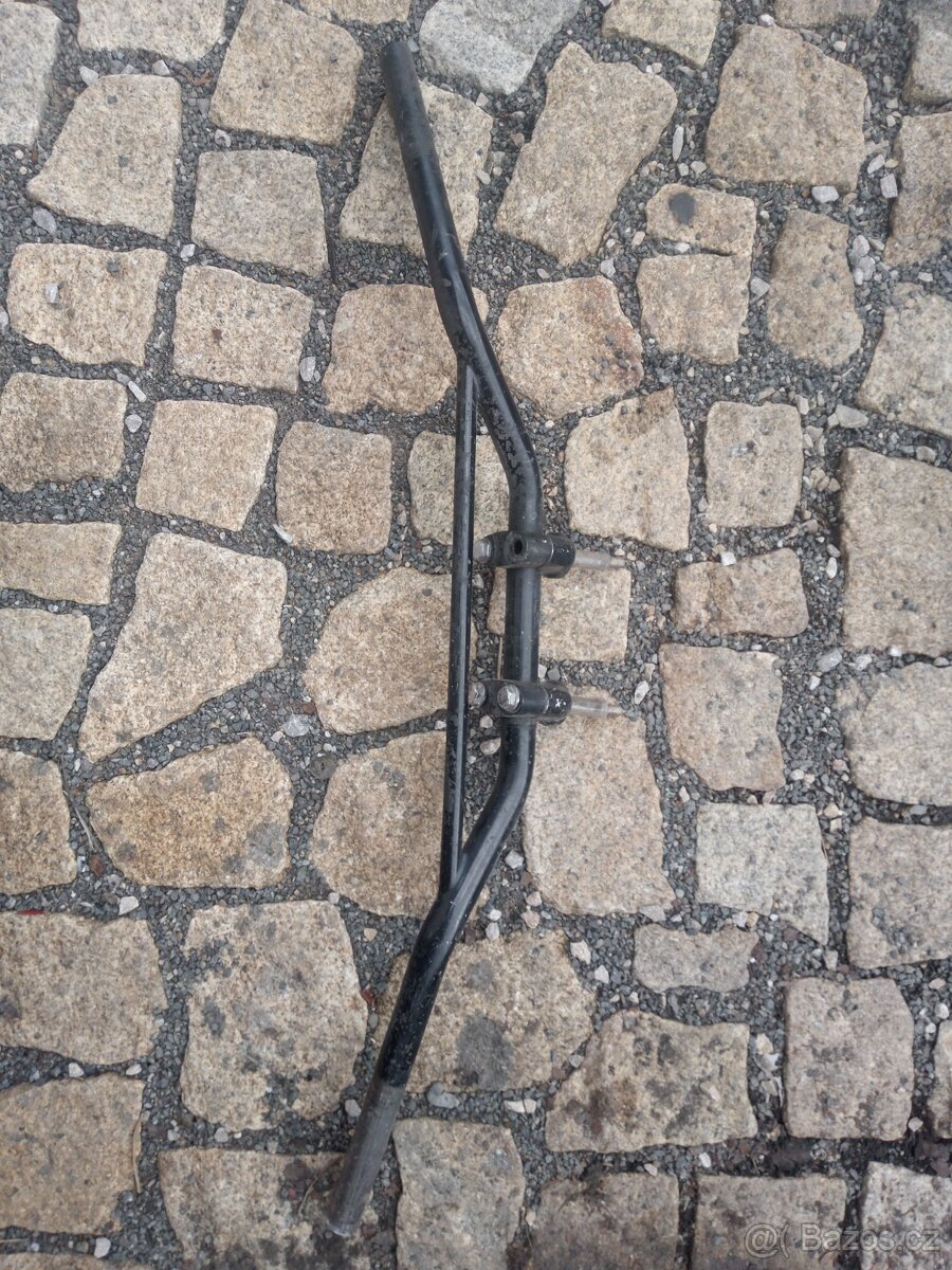 Dominátor stojan řiditka