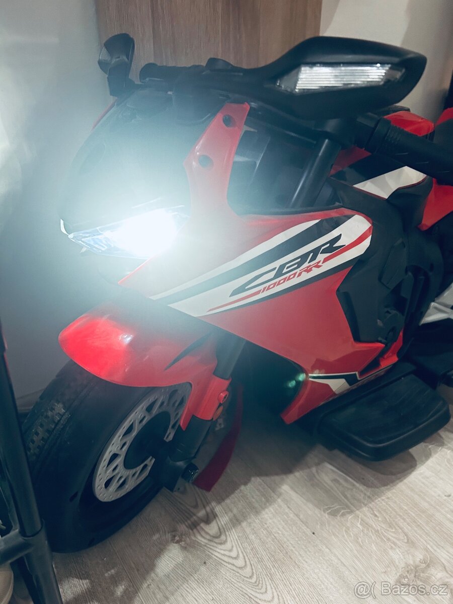 Elektrická dětská motorka Honda CBR jako Nová,