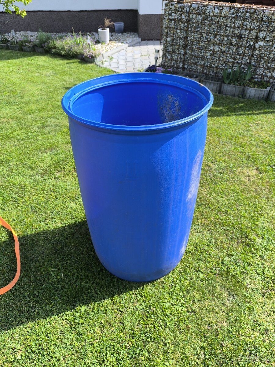 Plastoví suď