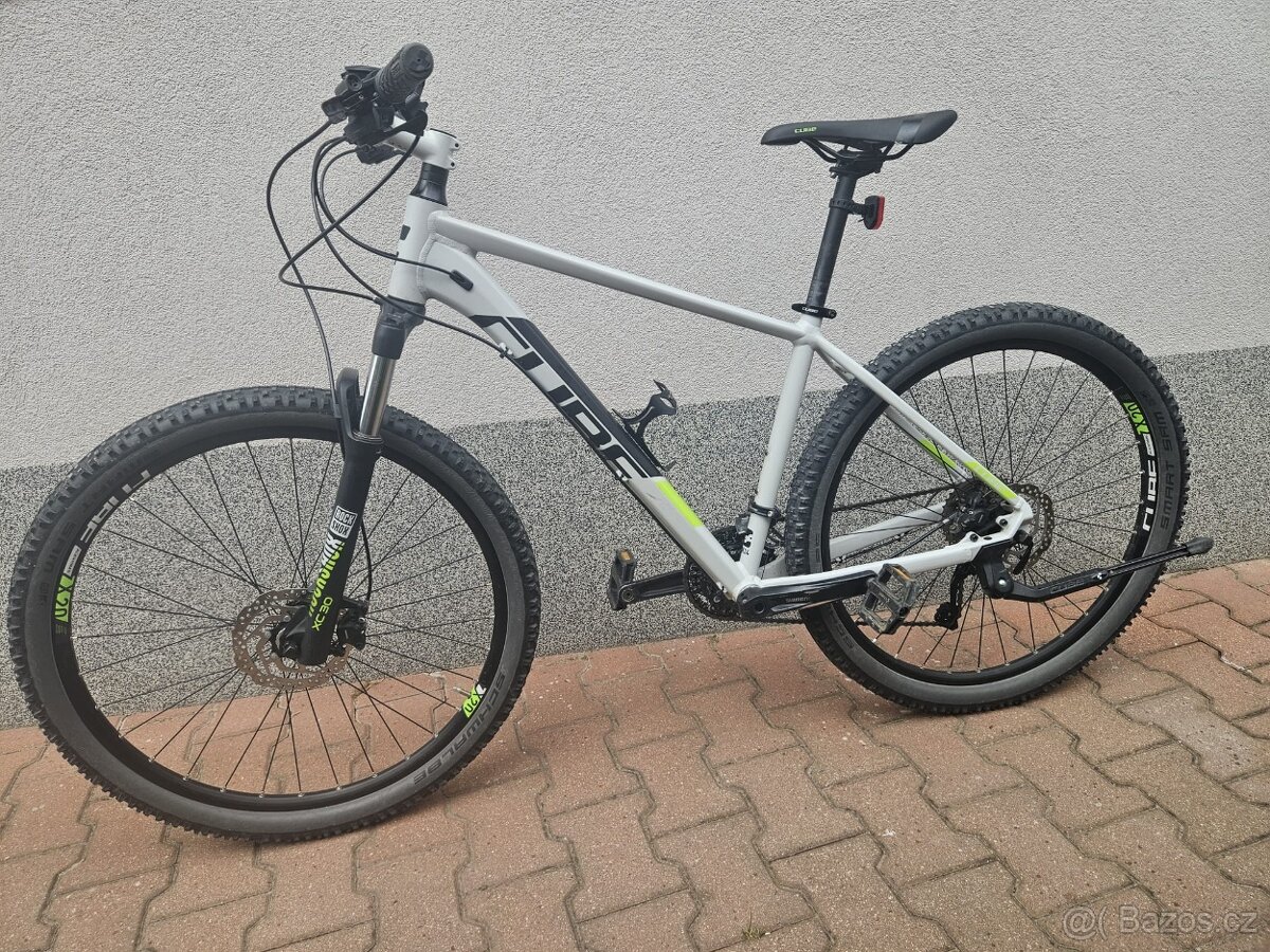 Cube Attention HPA – hliníkový rám 18″, kola 27,5″