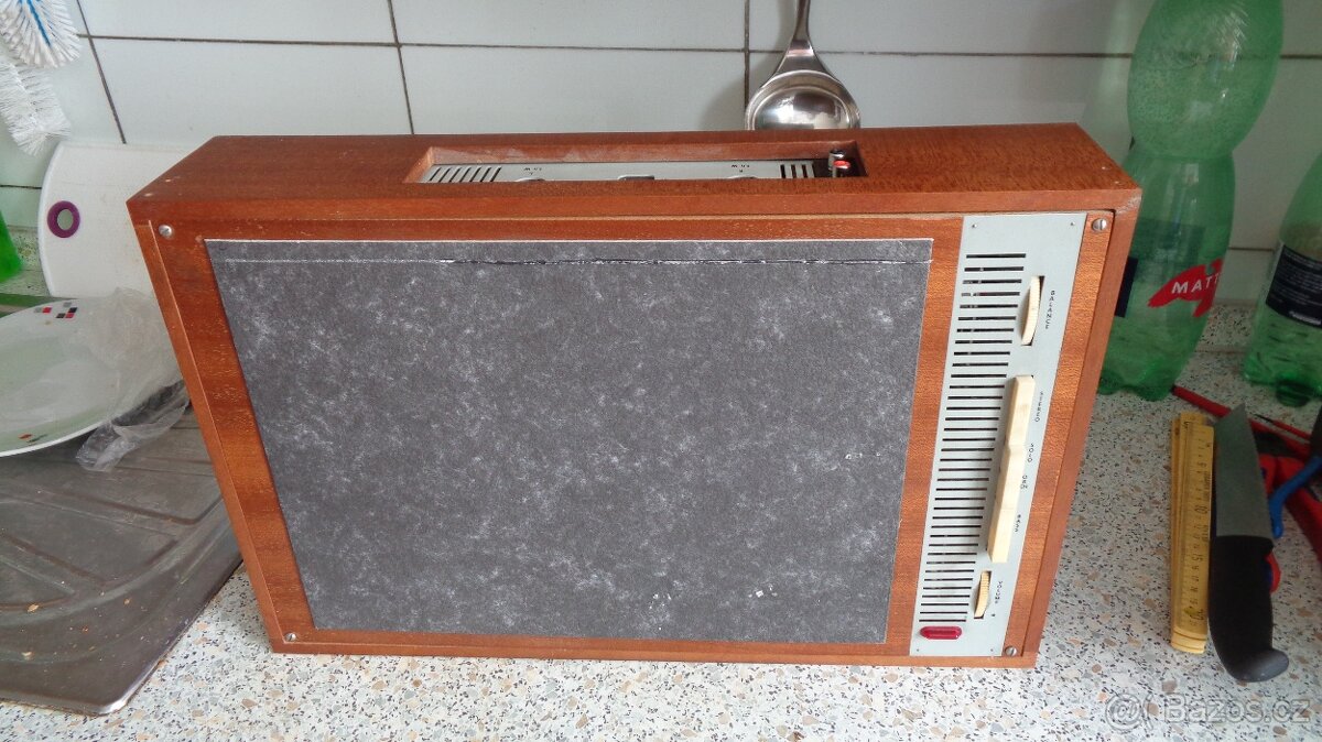 Starý lampový stereo zesilovač