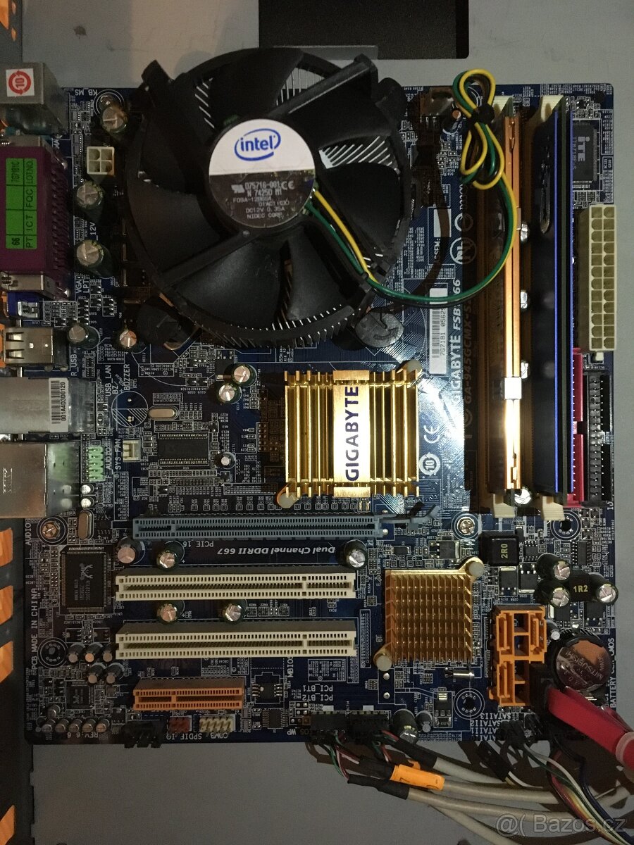 Základní deska gigabyte GA-945GCMX + intel e8600