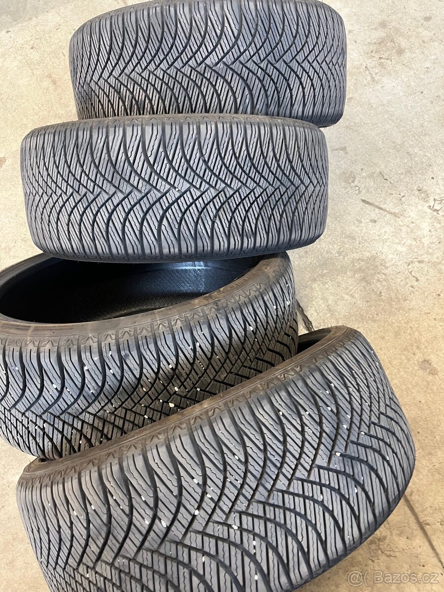 225/35 R19 Goodride