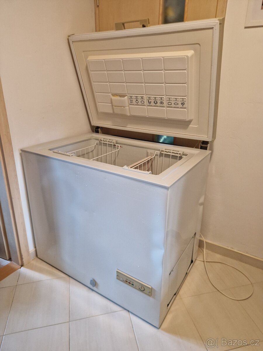 Pultový mrazák 220 l