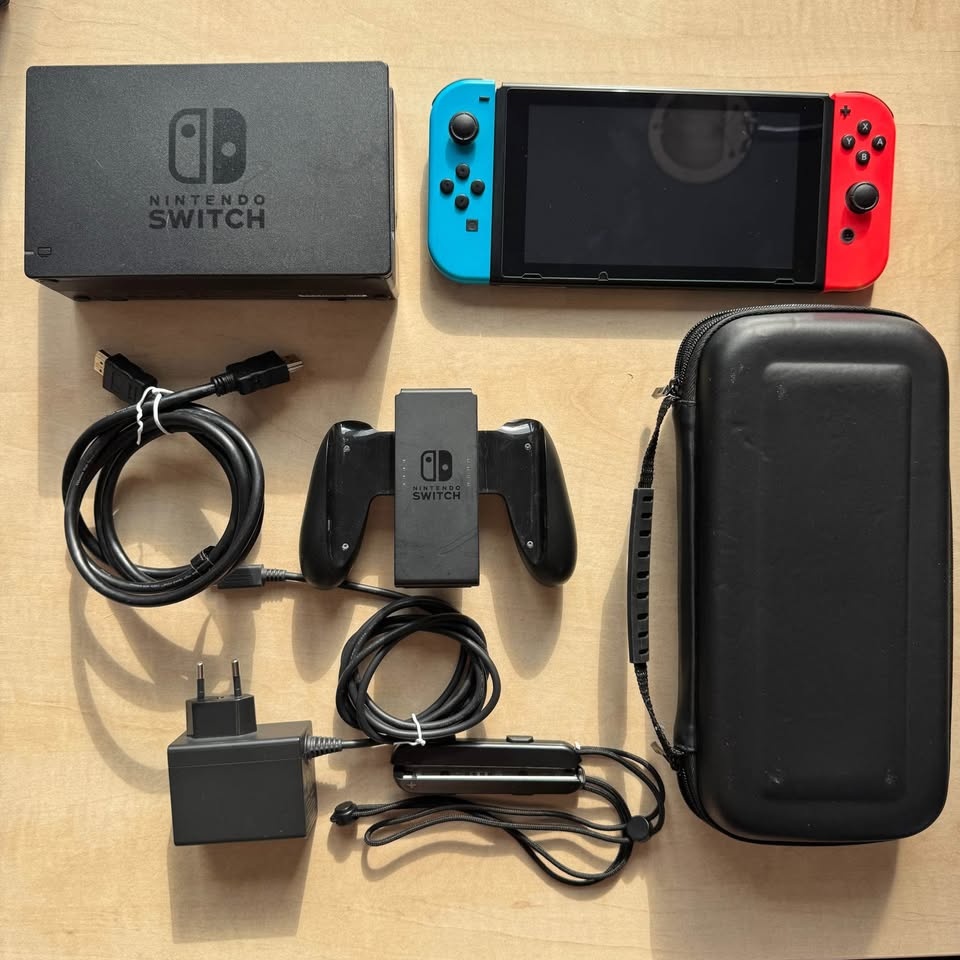 Komplet Nintendo Switch - TOP STAV