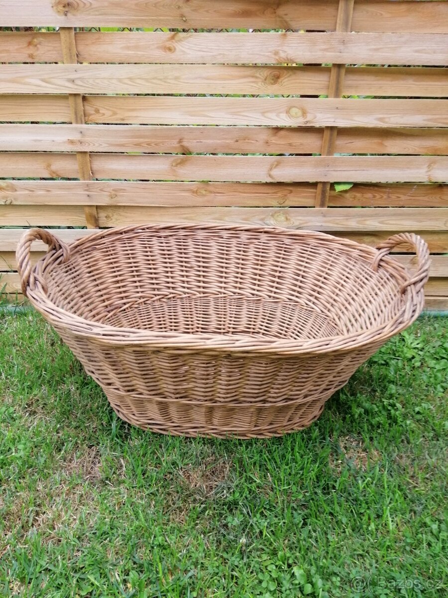 Proutěný koš