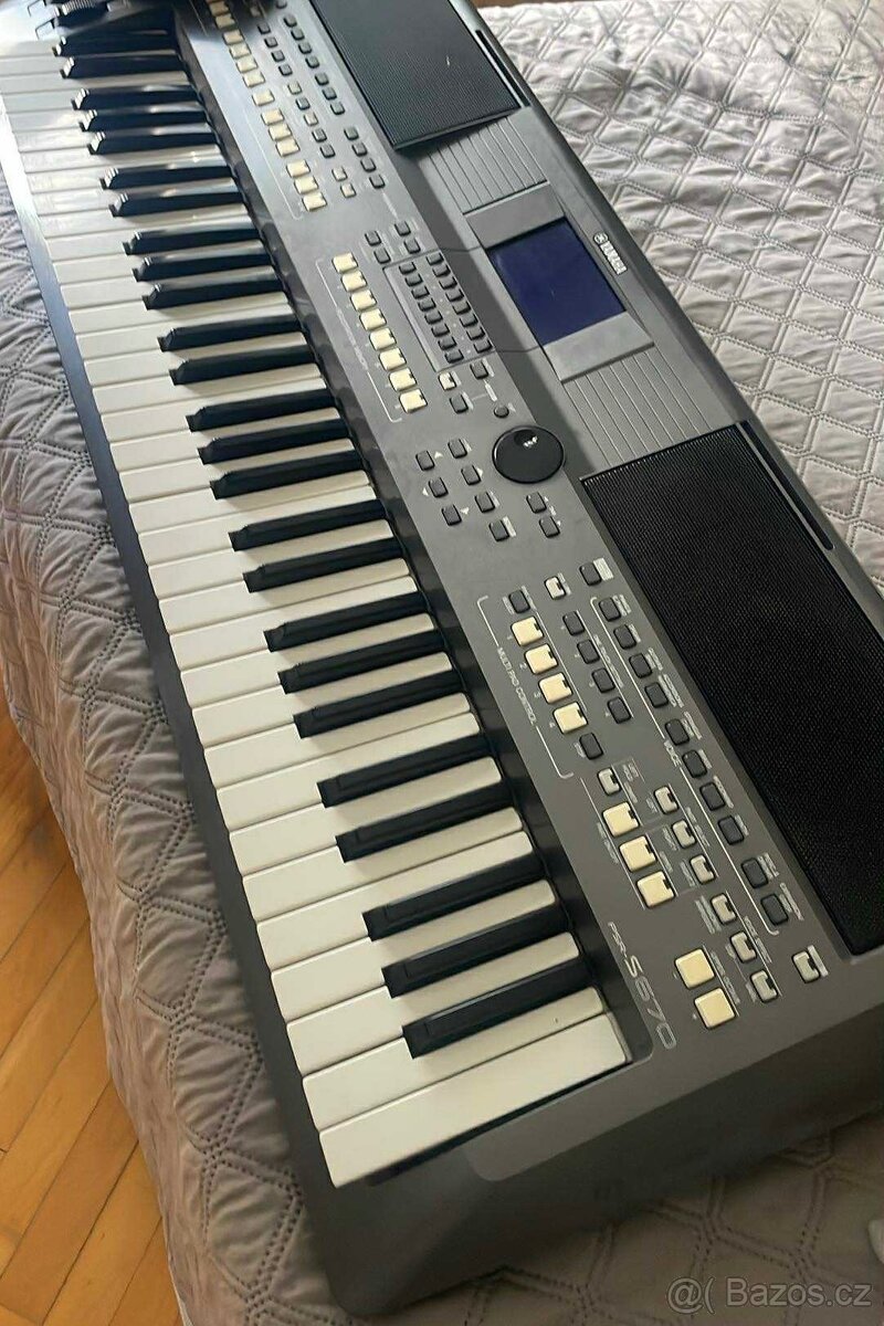 Yamaha psr s670