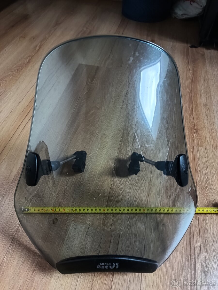 GIVI universalni plexi vetrny stitek na motorku