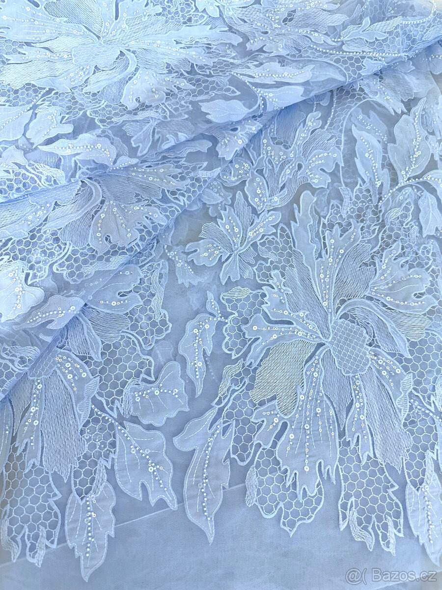 luxusní látka na plesové šaty krajka metráž vyšívaný tyl