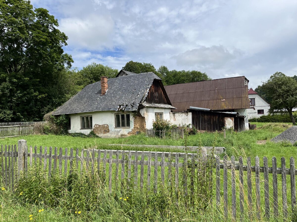 Prodej domu k demolici s krásným pozemkem o výměře 2095 m2 v