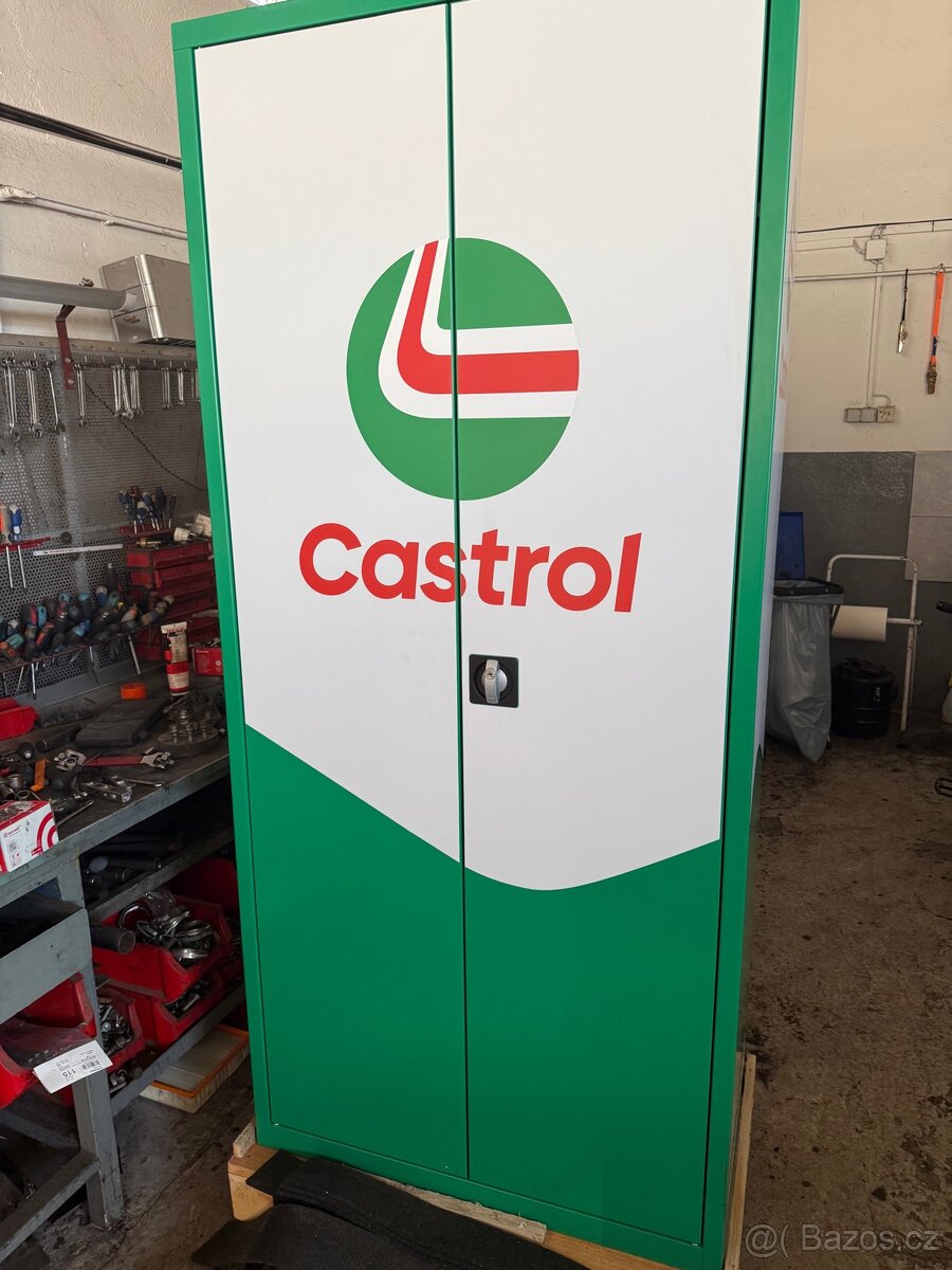 Skříň na olejové sudy