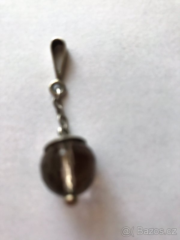Stříbrný přívěsek s broušenou záhnědou