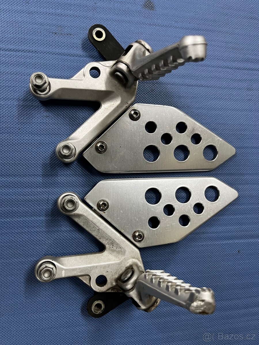 Stupačky přední Aprilia RSV1000R Factory