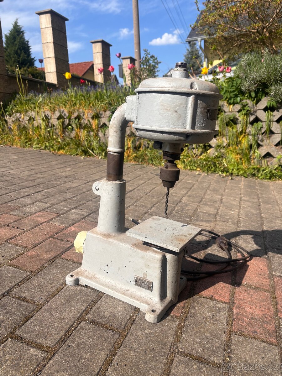 HISTORICKÁ VRTAČKA ( AEG )