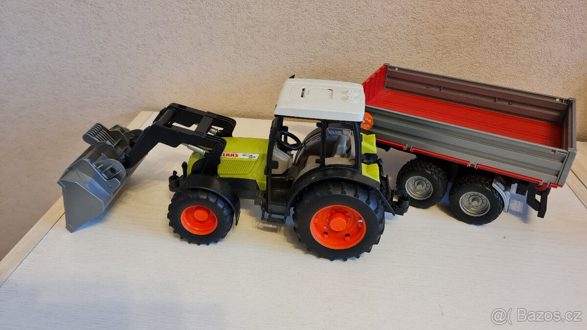 BRUDER TRAKTOR S PŘÍVĚSEM