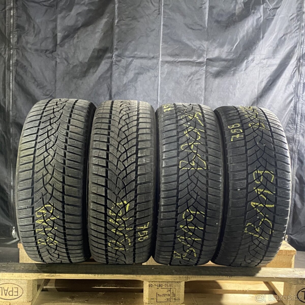 Zimní pneu 215/50 R17 95V Goodyear 2x6 2x7mm