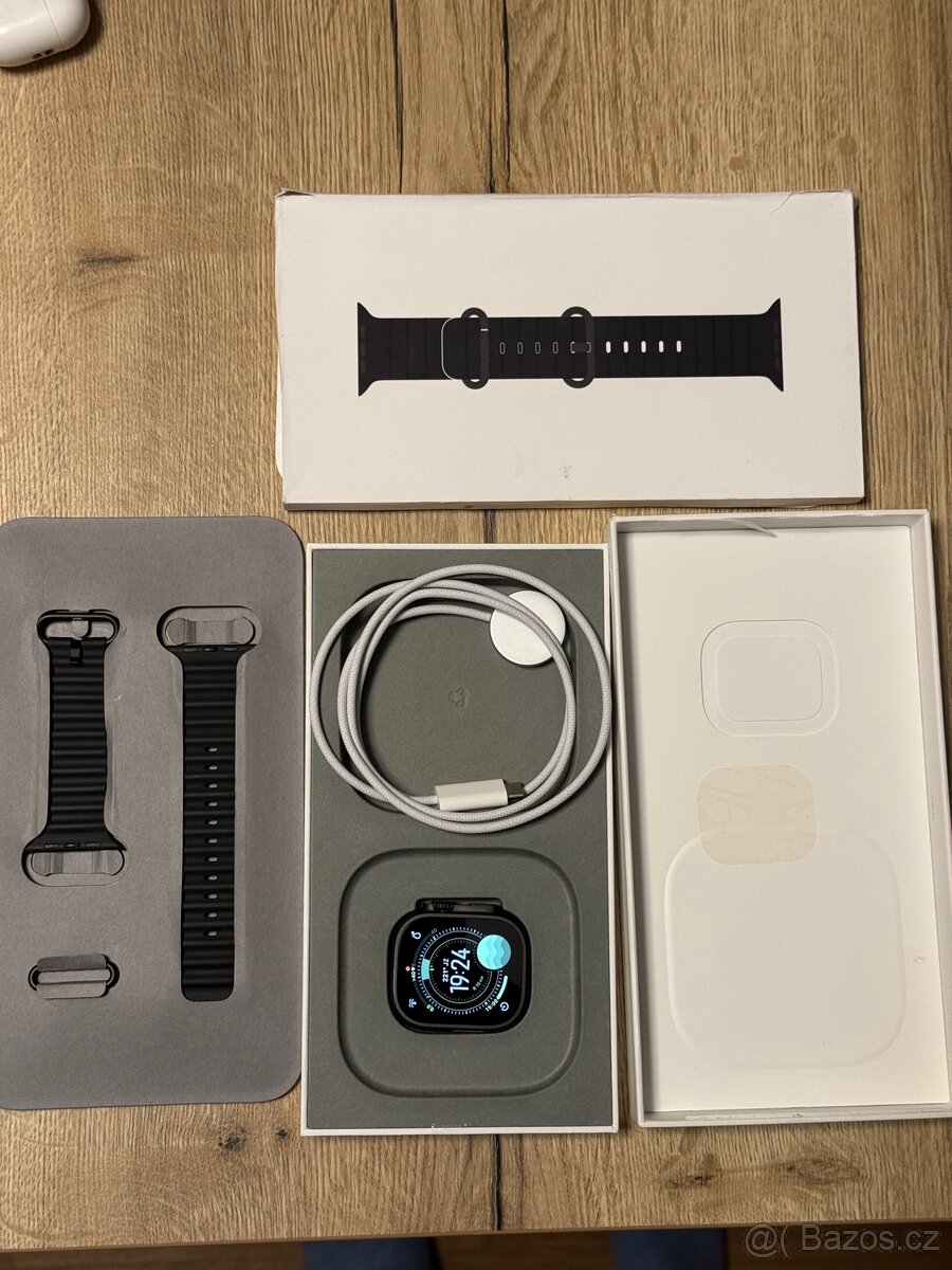 Apple Watch Ultra 2 49mm Černý titan